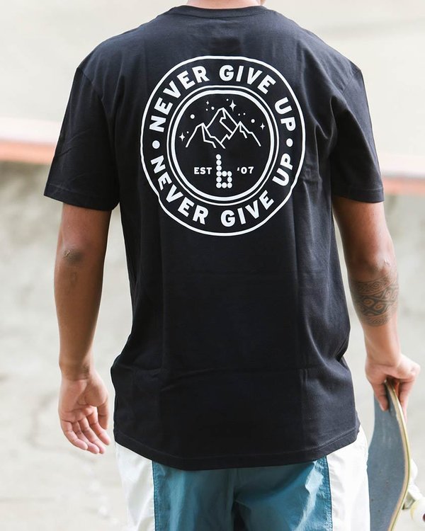BRAILLE NEVER GIVE UP T-SHIRT Black (M Left)