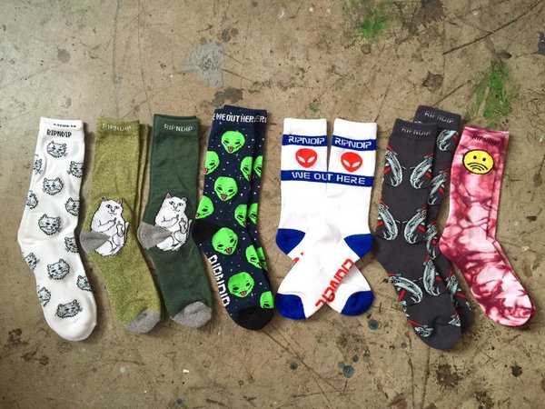 Vamos Skateshop Socken Socks Ripndip Socken, Spitfire Socken, HUF Socken, Lakai Socken, Footprint Painkiller Socken, Chocolate Socken, uvm.